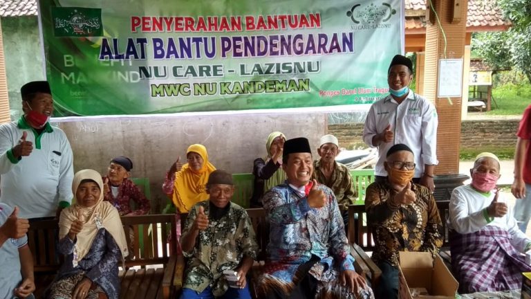 NU Kandeman: Harlah ke-16 LAZISNU, Salurkan Bantuan Alat Bantu Dengar