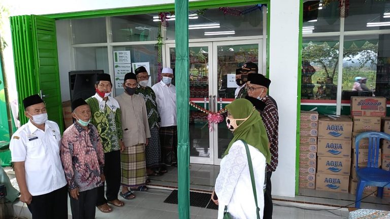 Rois Syuriah NU Batang KH Abdul Manaf, Resmikan Toko Lintang 9