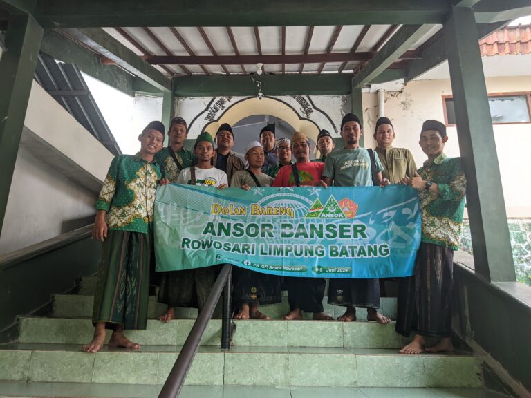 Tingkatkan Kebersamaan Pengurus, GP Ansor Rowosari Adakan Ziarah dan Rekreasi
