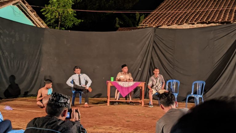 Produksi Totonan Edukatif, IPNU-IPNU Desa Pretek Pecalungan Gelar Teater Keliling