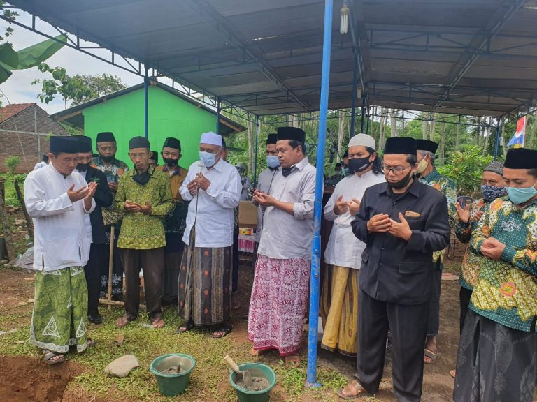 Rois Syuriah dan Ketua Tanfidziyah NU Batang Hadiri Peletakan Batu Pertama Dua Gedung NU Sekaligus