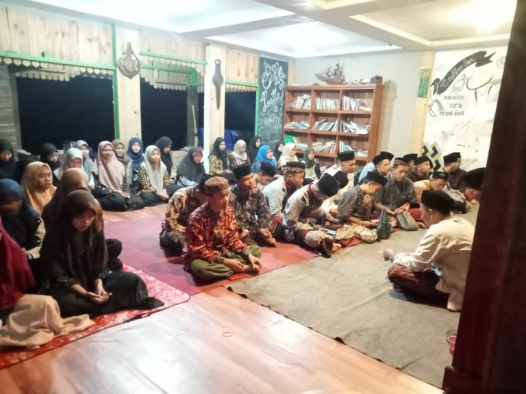 Bangun Solidaritas, Rapat Kerja Pelajar NU Menguneng Diiringi dengan Makrab dan Ziarah Kubur