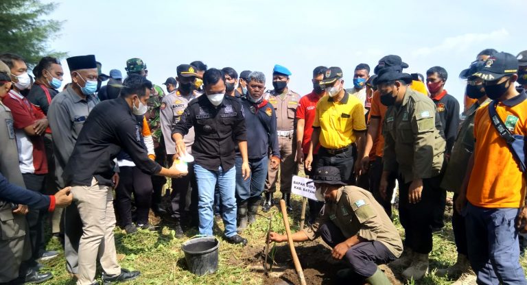 Bupati Batang: Kita Harus Bersahabat dengan Alam