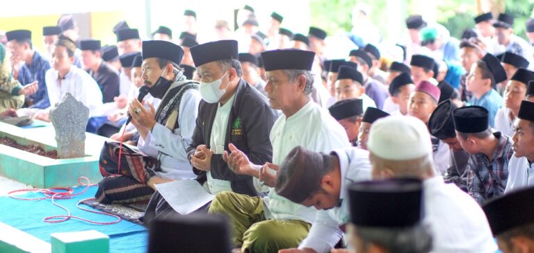Menyambung Sanad Perjuangan Ulama’, Ratusan Nahdliyin Subah, Ziarah Makam Muassis NU