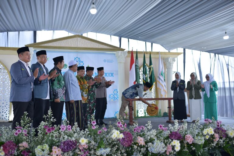 Peresmian pembukaan konfercab IPNU IPPNU Batang dengan pemukulan gong