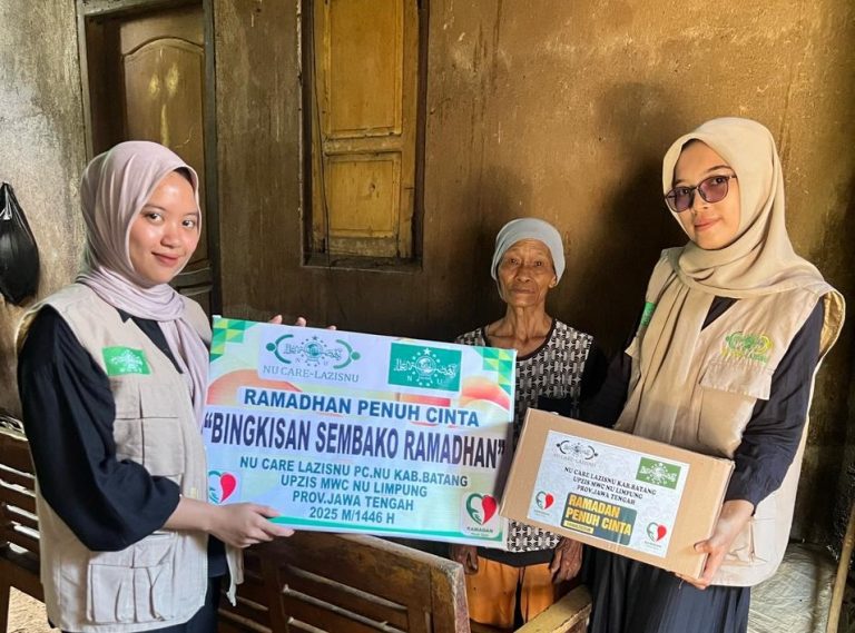 LAZISNU Limpung Bagikan 500 Paket Sembako untuk Duafa