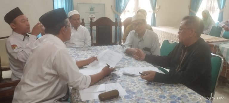 NU Batang Terima Wakaf Tanah Masjid Darul Falah Sidosari Gringsing